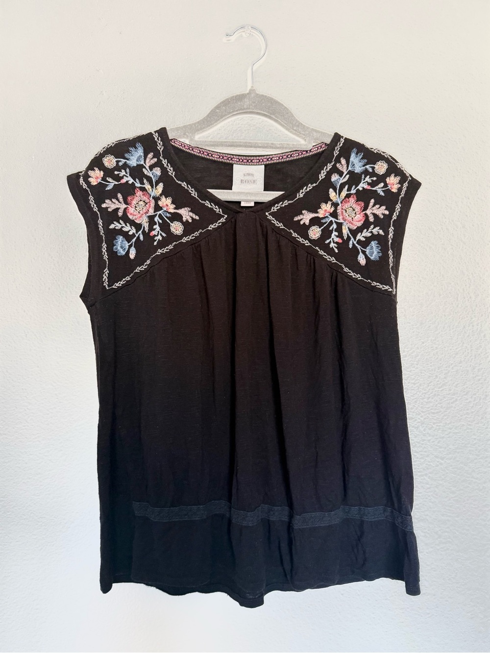 Knox Rose Boho Embroidered Sleeveless Top Rayon